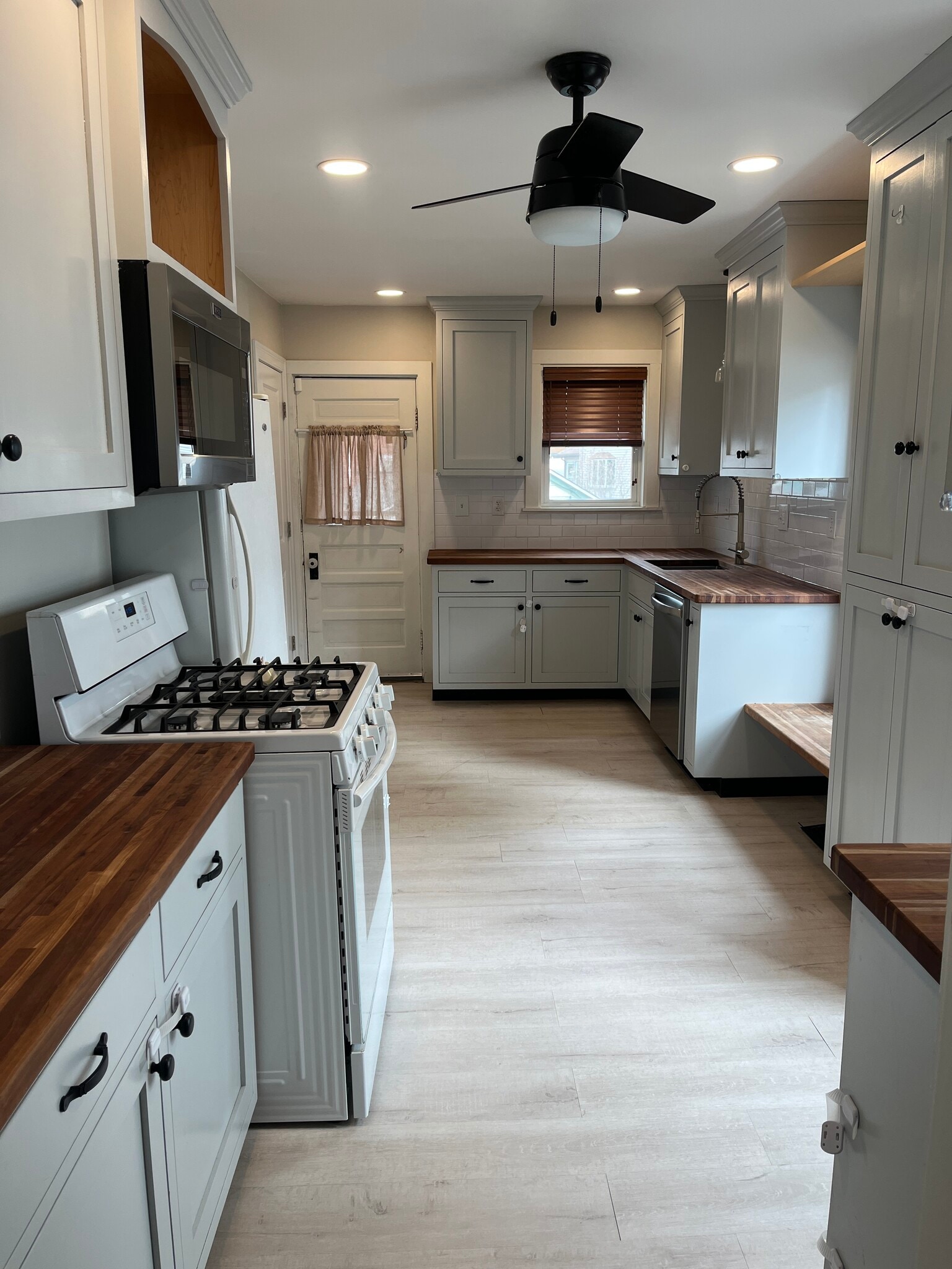 Building Photo - 16 Gordon St