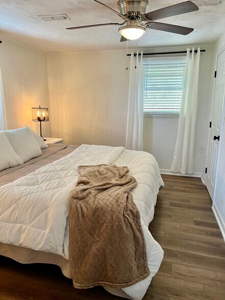 Building Photo - 736 Everett Rd