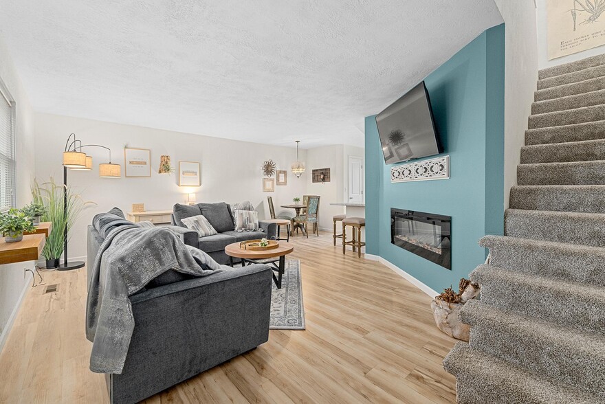 Building Photo - 1304 E Sylvan Cir