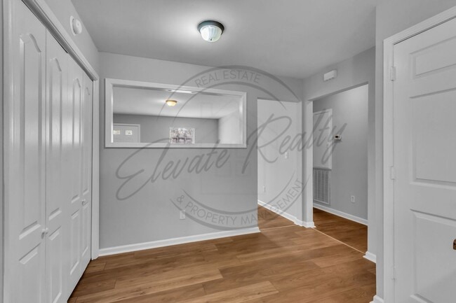 Building Photo - Two Bedroom Ranch Duplex in North Columbia (1/2 off first months rent)!