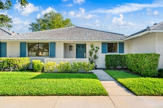 Building Photo - 615 Club Dr