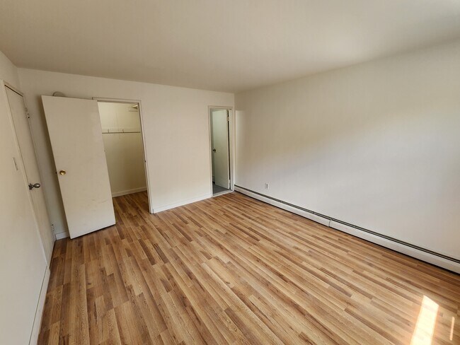 Bright Bedroom - Main Line Court