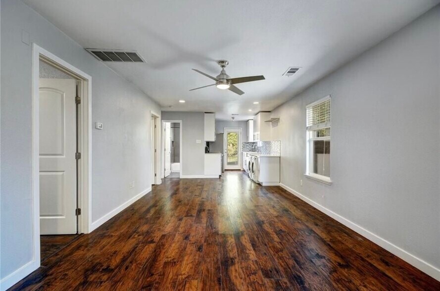 Building Photo - 1120 Estes Ave