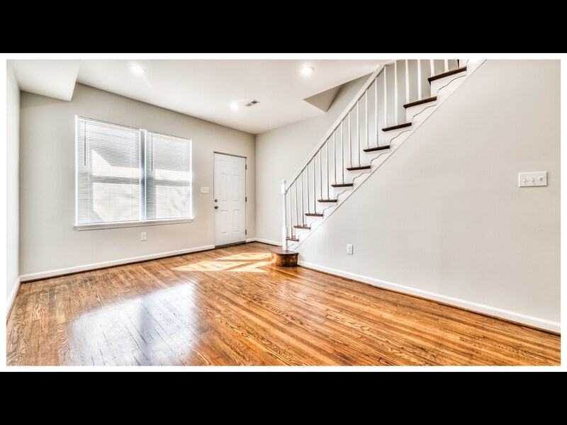 Building Photo - 3336 W Caton Ave