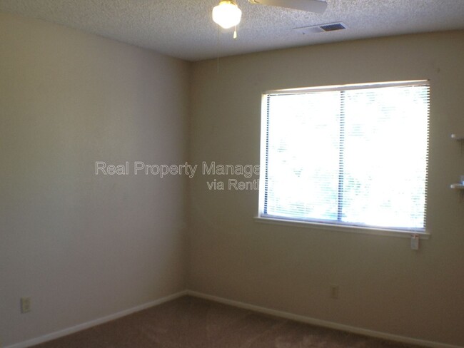 Building Photo - 675 N Claremont Ave