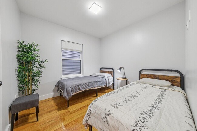 Building Photo - 183 Gates Ave