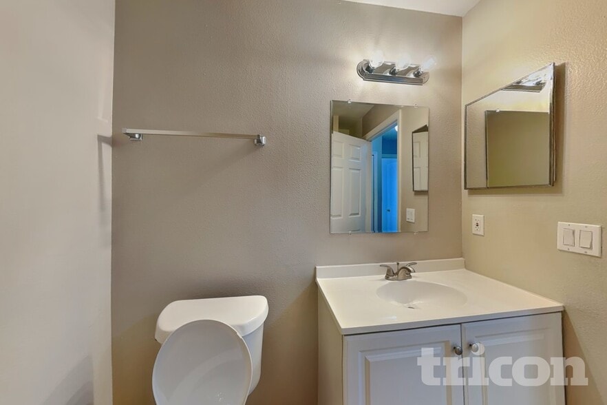 Building Photo - 11621 Ivy Flower Loop