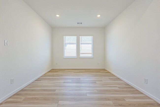 Building Photo - 21510 Banpo Bend Dr