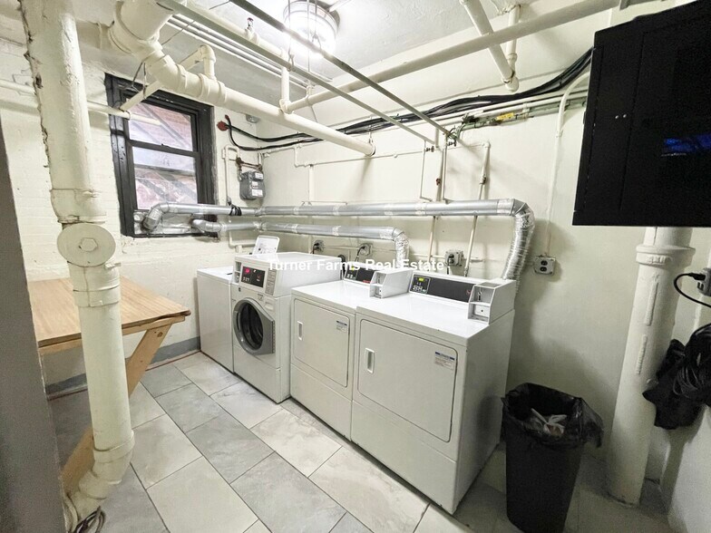 Building Photo - 80 Saint Stephen St