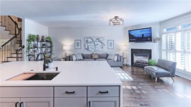 Building Photo - 5569 Julian Pl