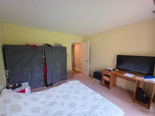 Building Photo - 384 Willowbrook Dr