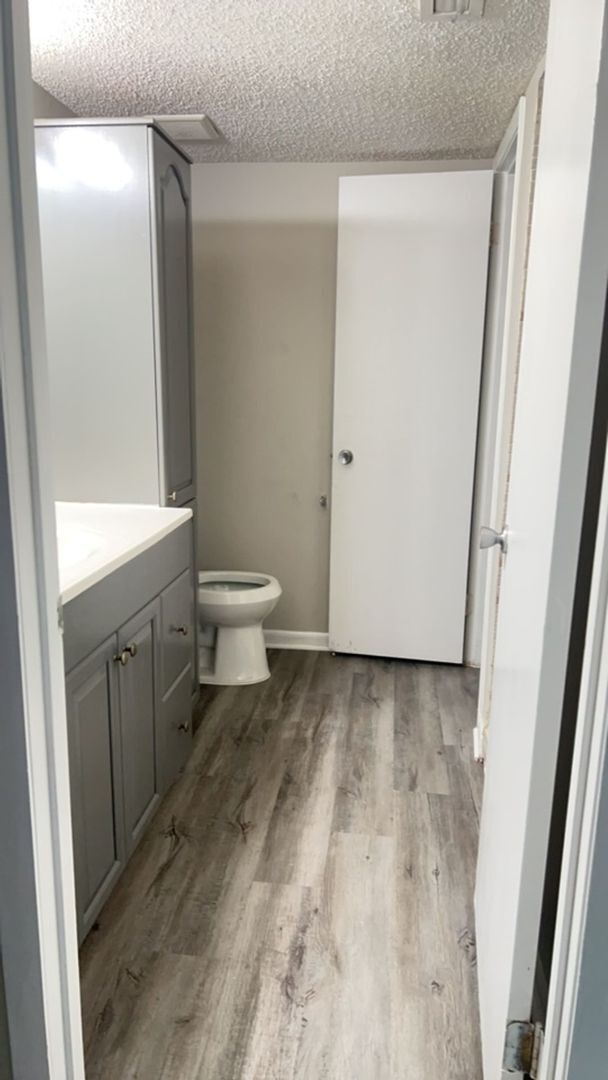 Building Photo - 2 Bedroom, 2 bathroom condo For Rent in To...