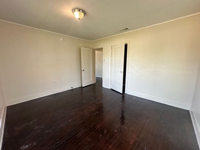 Building Photo - 4008 Beverly Dr