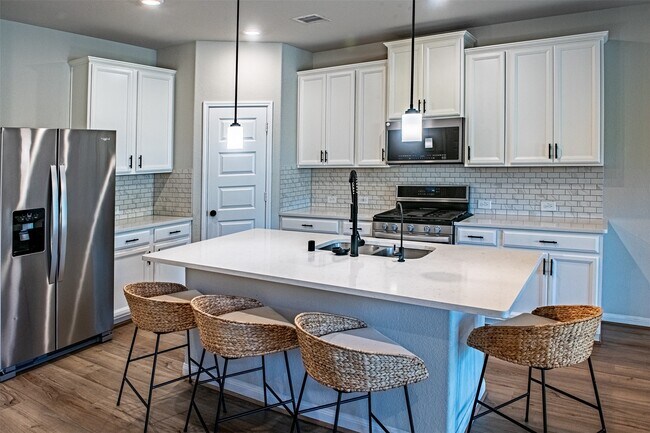 Building Photo - 16018 Oregon Oak Dr