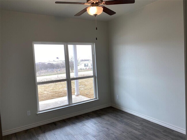 Building Photo - 525 CR 306