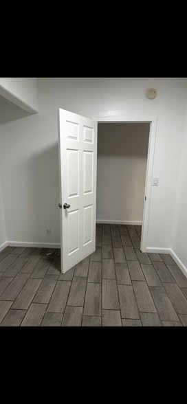 Building Photo - 10962 Sampson Ave