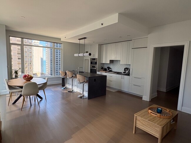 Building Photo - 514 N Peshtigo Ct