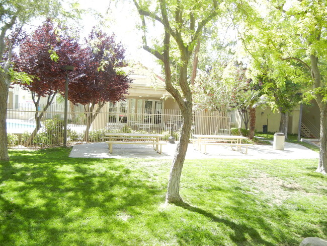 Building Photo - (PENDING APPLICATION) Gated West Lancaster...