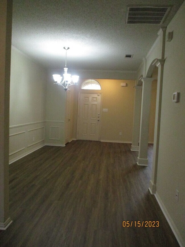 Building Photo - 5900 Silverpoint Ct