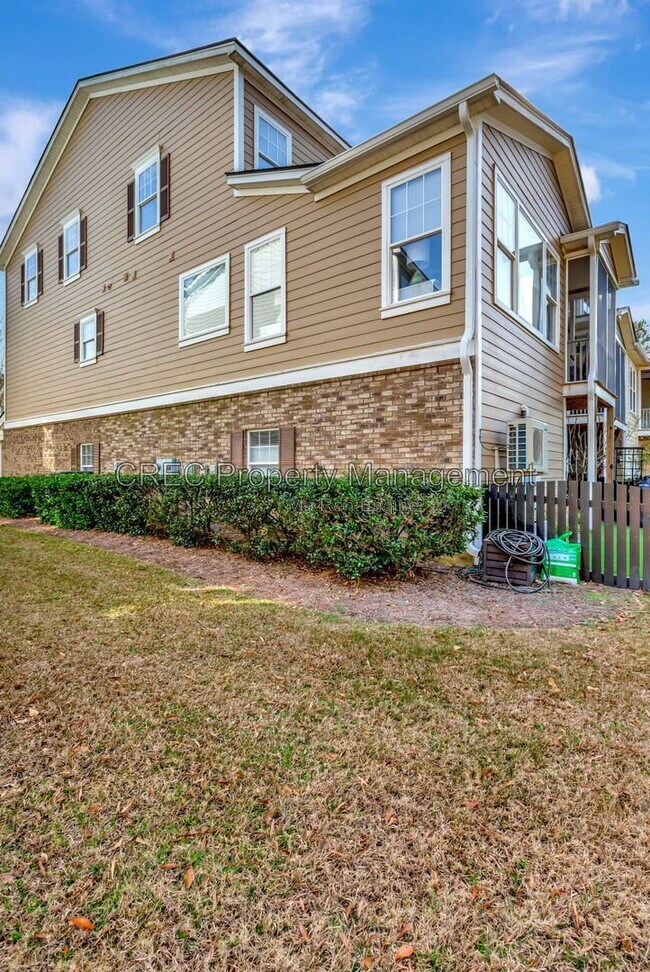 Building Photo - 147 Palm Cove Way