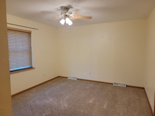 Building Photo - "Spacious 3-Bedroom Side by Side Duplex in...