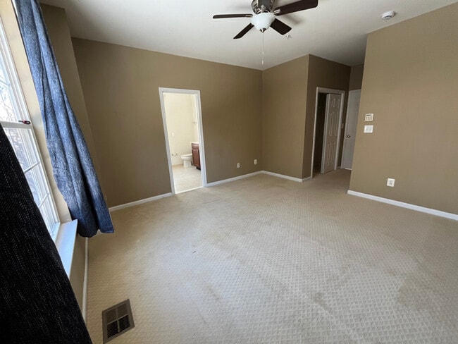 Building Photo - 43935 Hickory Corner Terrace