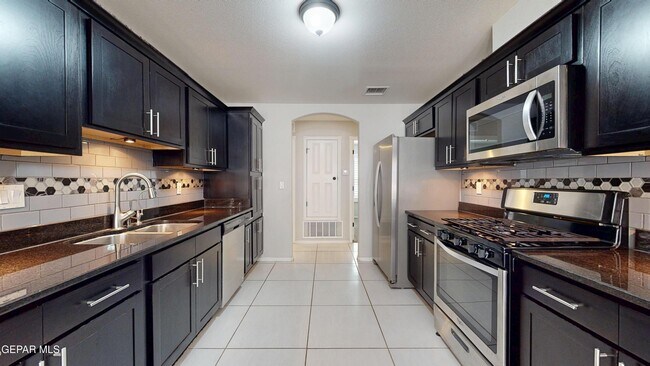 Building Photo - 13648 Samlesbury Ave