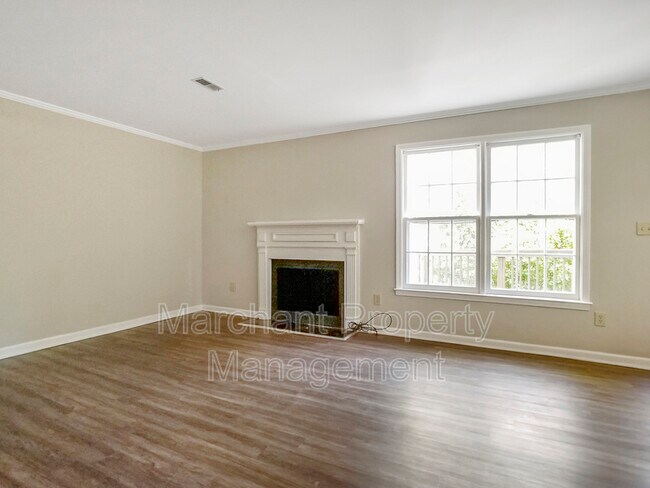 Building Photo - 106 E Bay Ct