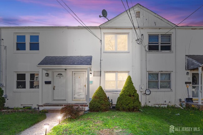 Primary Photo - 21 Roosevelt Ct
