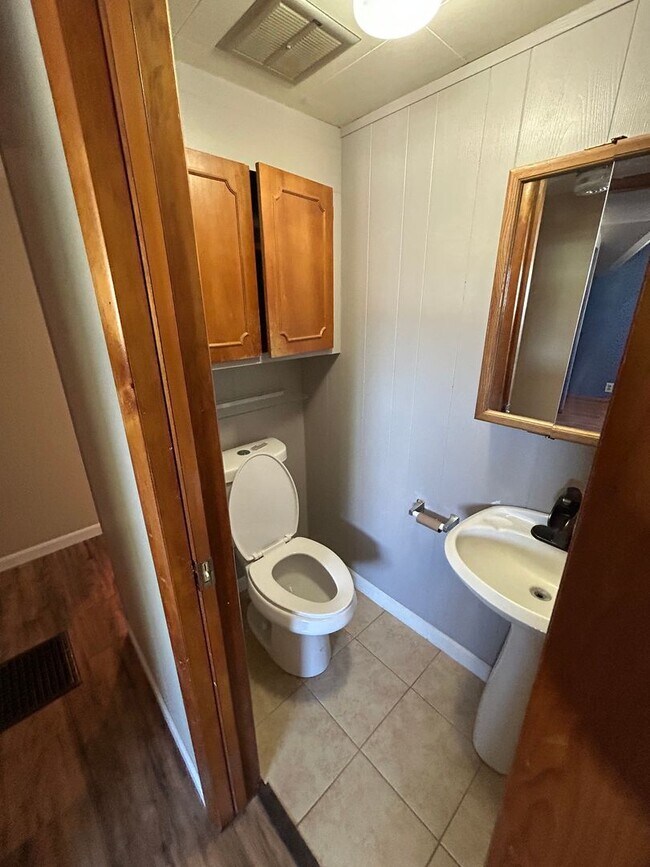 Building Photo - Charming 4 bed/1.5 bath home for rent