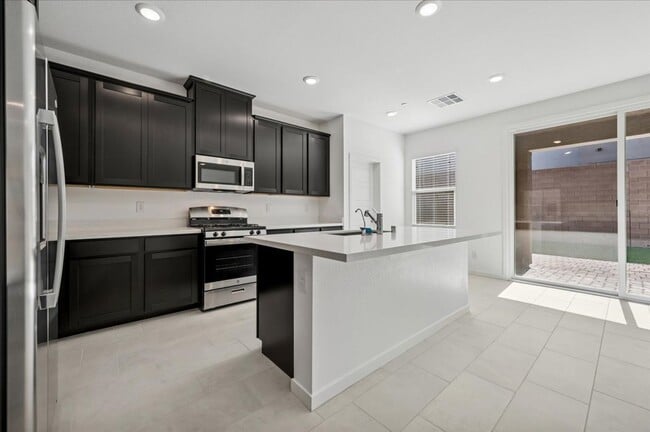 Building Photo - Beautiful New Home in Black Mountain Planned Community