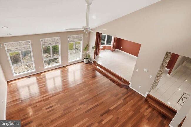 Building Photo - 6614 Corina Ct