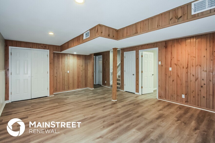 Building Photo - 8425 N Chatham Ave