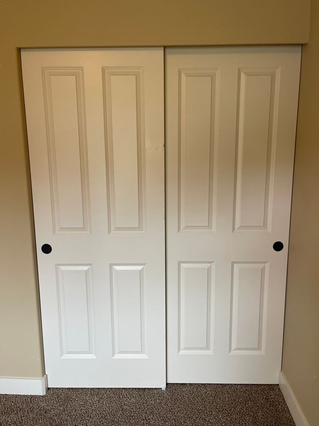 Building Photo - Beautiful 4 Bedroom in a small and exclusive neighborhood