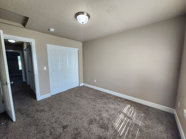 Building Photo - Single Story Home w/Huge Fenced Backyard!