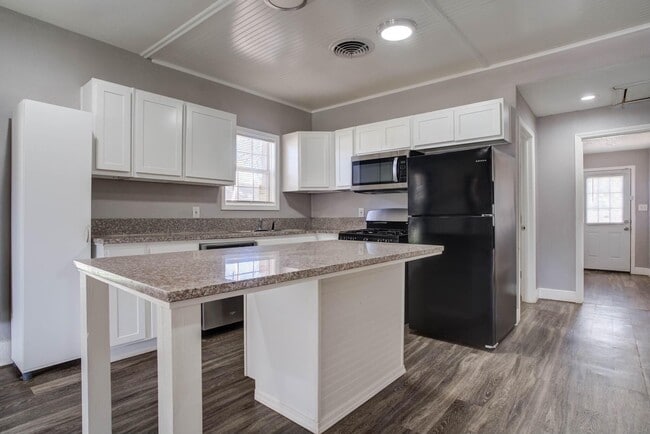 Building Photo - 1922 26th St