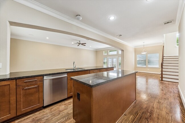 Building Photo - 1033 W 23rd St