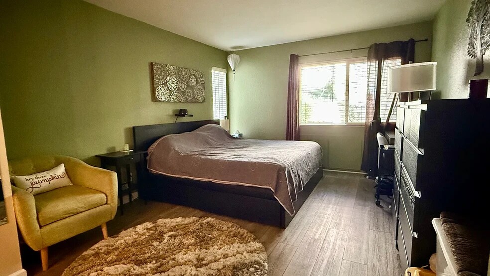 Building Photo - 5745 Friars Rd