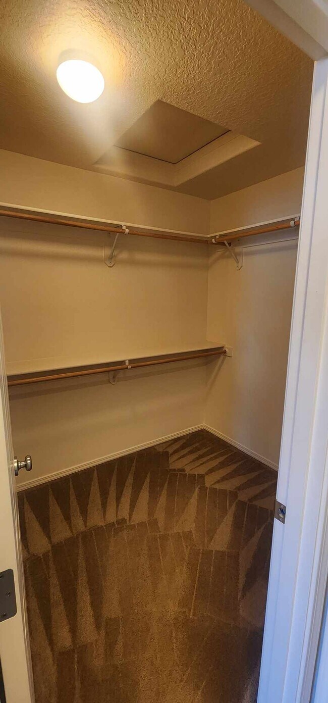 Building Photo - 1115 SE Alika Ave