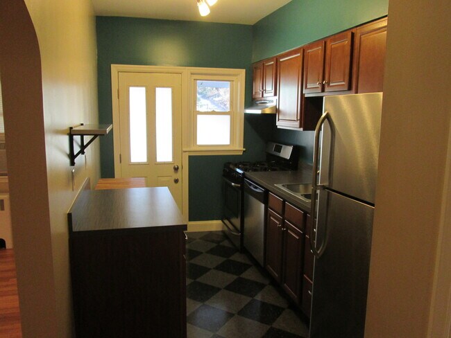 Building Photo - Updated 3 BR Townhome - North Hampden!