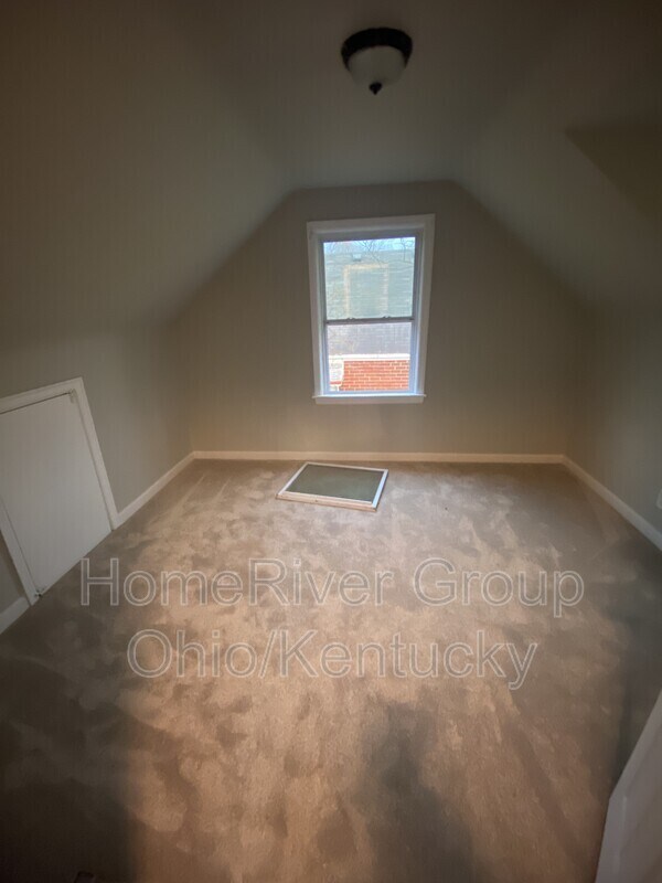 Building Photo - 802 Van Buren St