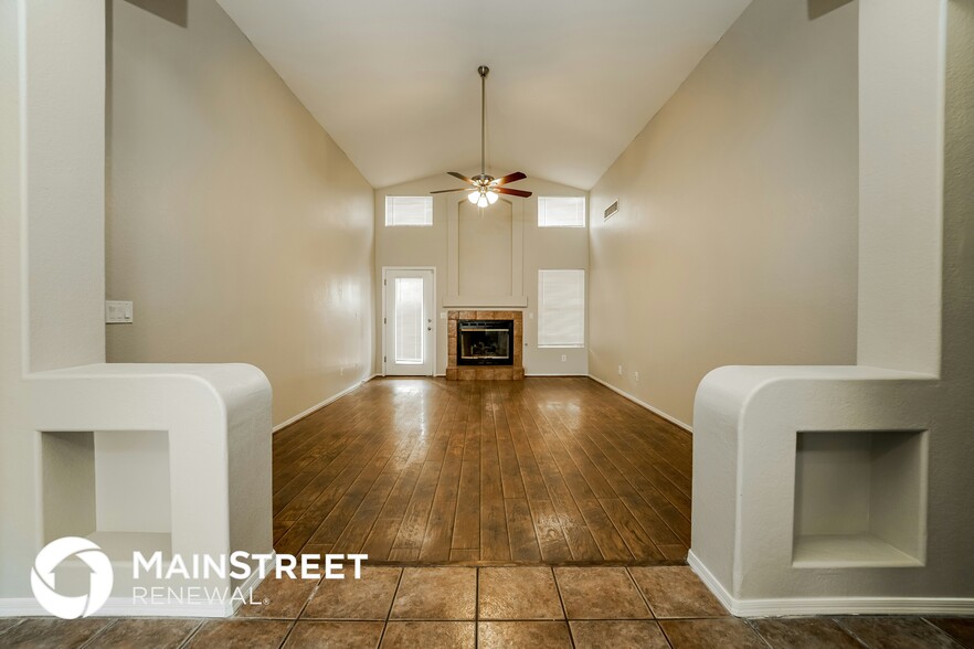 Building Photo - 6730 W Nueva Vista Dr