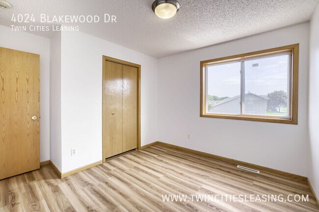 Building Photo - 4024 Blakewood Dr