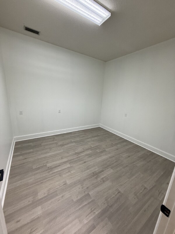 Building Photo - 2530 W Roosevelt Blvd