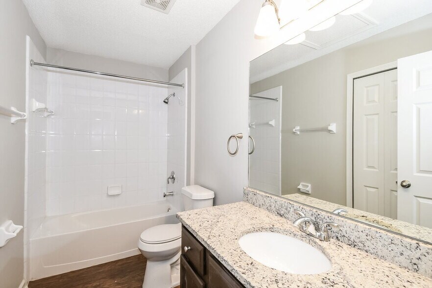 Building Photo - 3401 Millcrest Dr