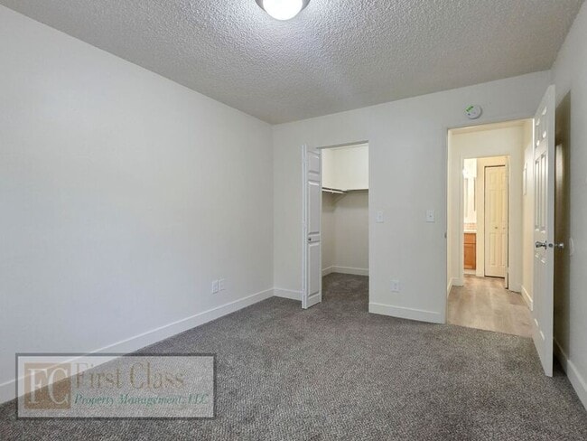 Building Photo - 17140 SW Heritage Ct
