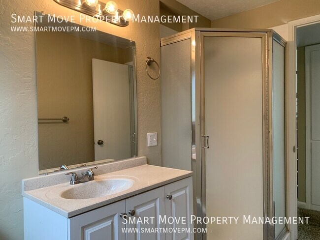 Building Photo - Upgraded split level 4 bed home in West Bench