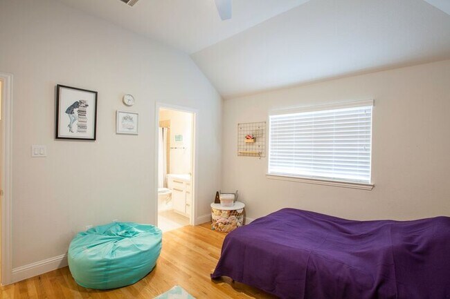 Building Photo - 1614 Thoroughbred Ln