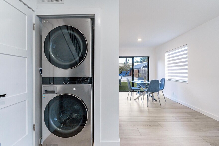 Building Photo - 807-809 Southwest 14th Court-SI FL2-ID1475657P