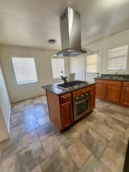 Building Photo - 22122 Saticoy St